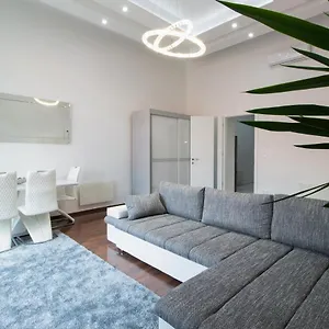 Basilika View Imperial -sas Street -need Reservation For Free Parking Будапешт